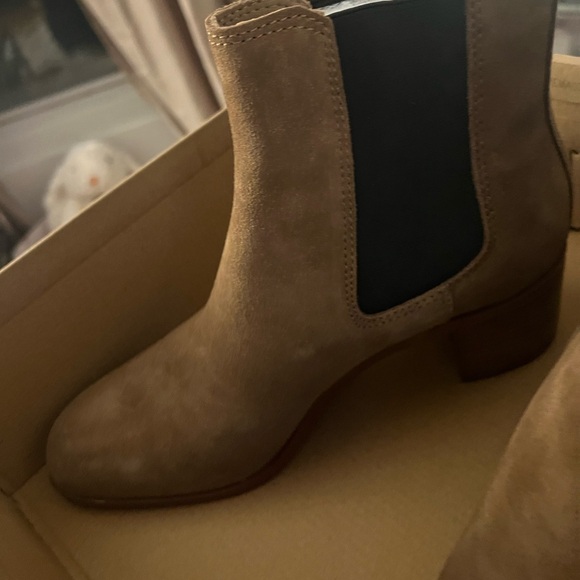 Steven Madden Ankle Boots- BRAND NEW - Picture 2 of 8